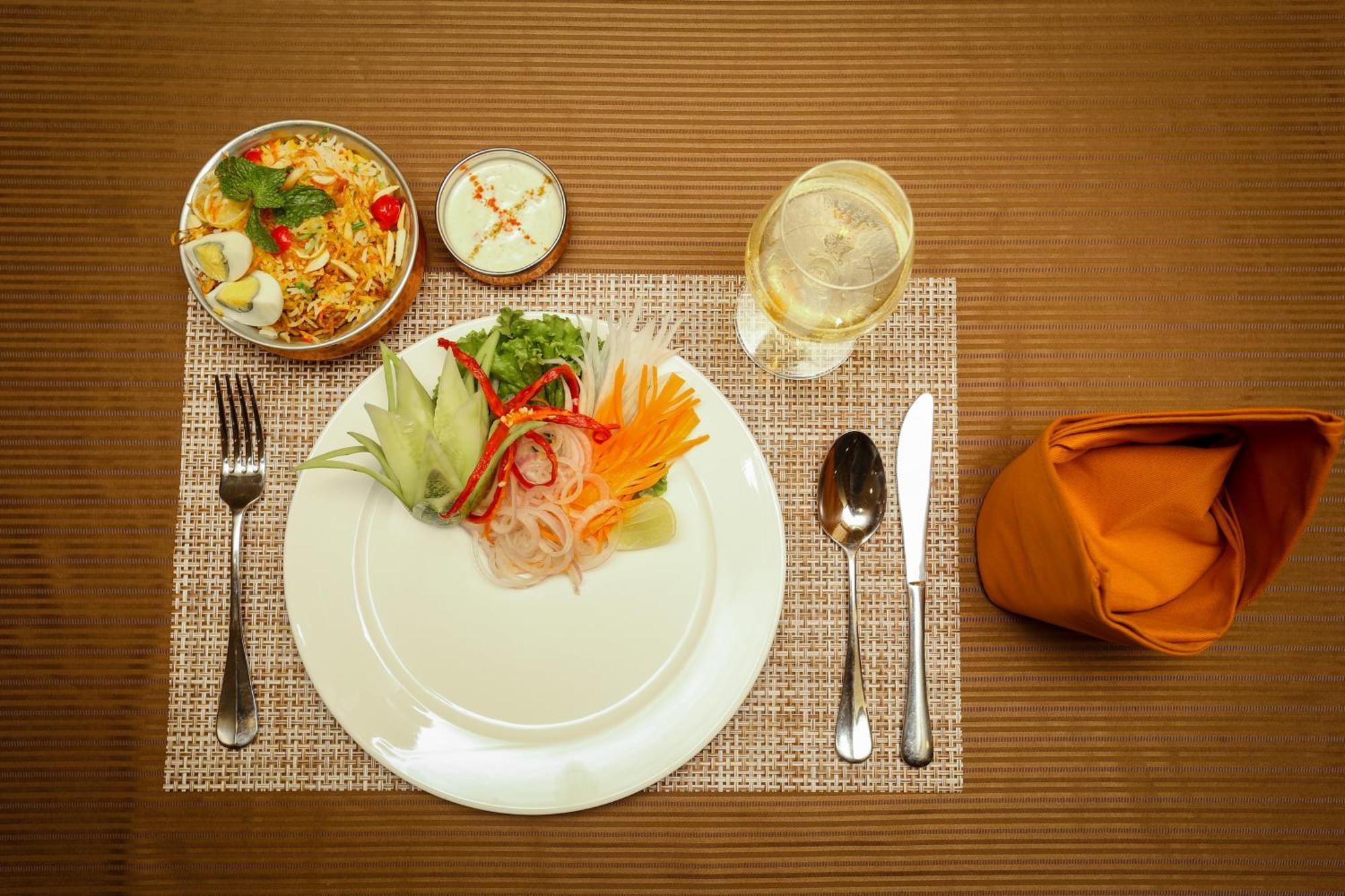 Yatri Suites And Spa Kathmandu Buitenkant foto
