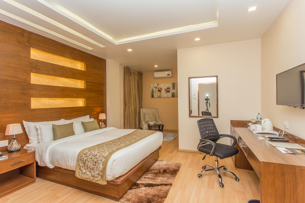 Yatri Suites And Spa Kathmandu Buitenkant foto