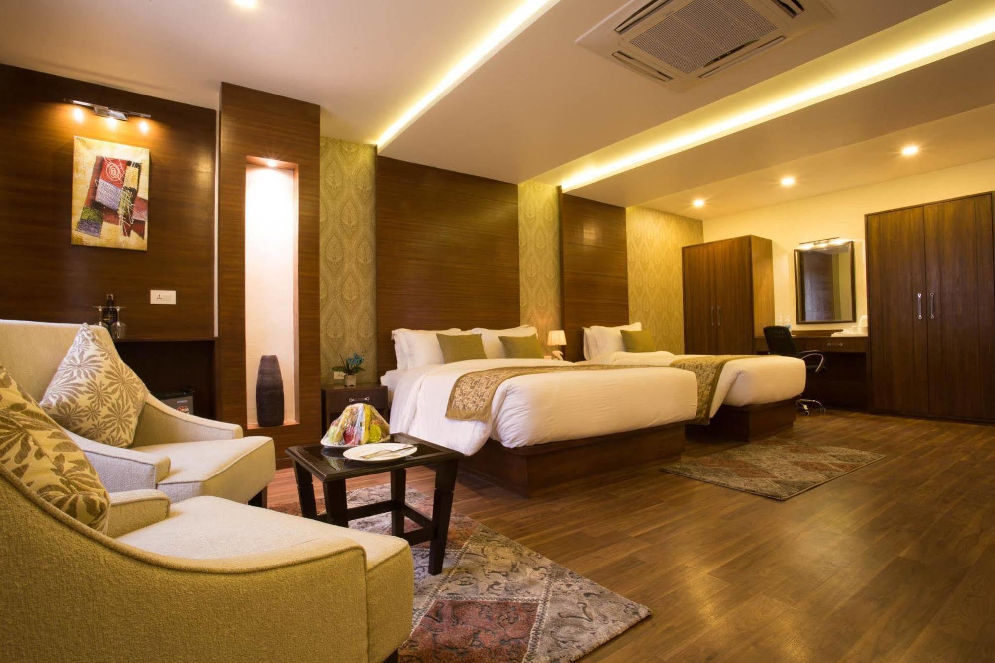 Yatri Suites And Spa Kathmandu Buitenkant foto