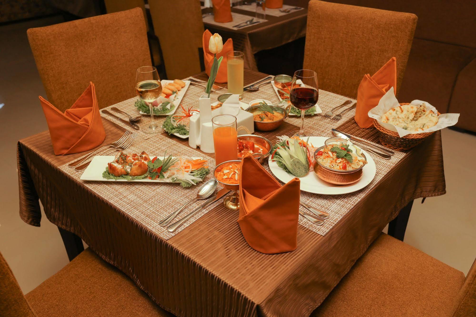 Yatri Suites And Spa Kathmandu Buitenkant foto