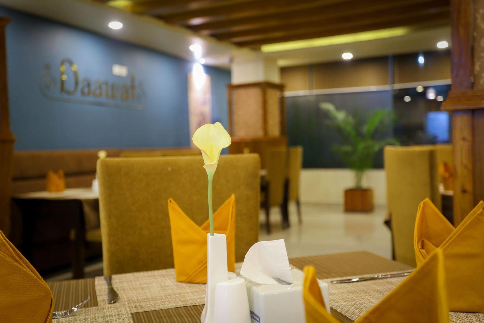 Yatri Suites And Spa Kathmandu Buitenkant foto