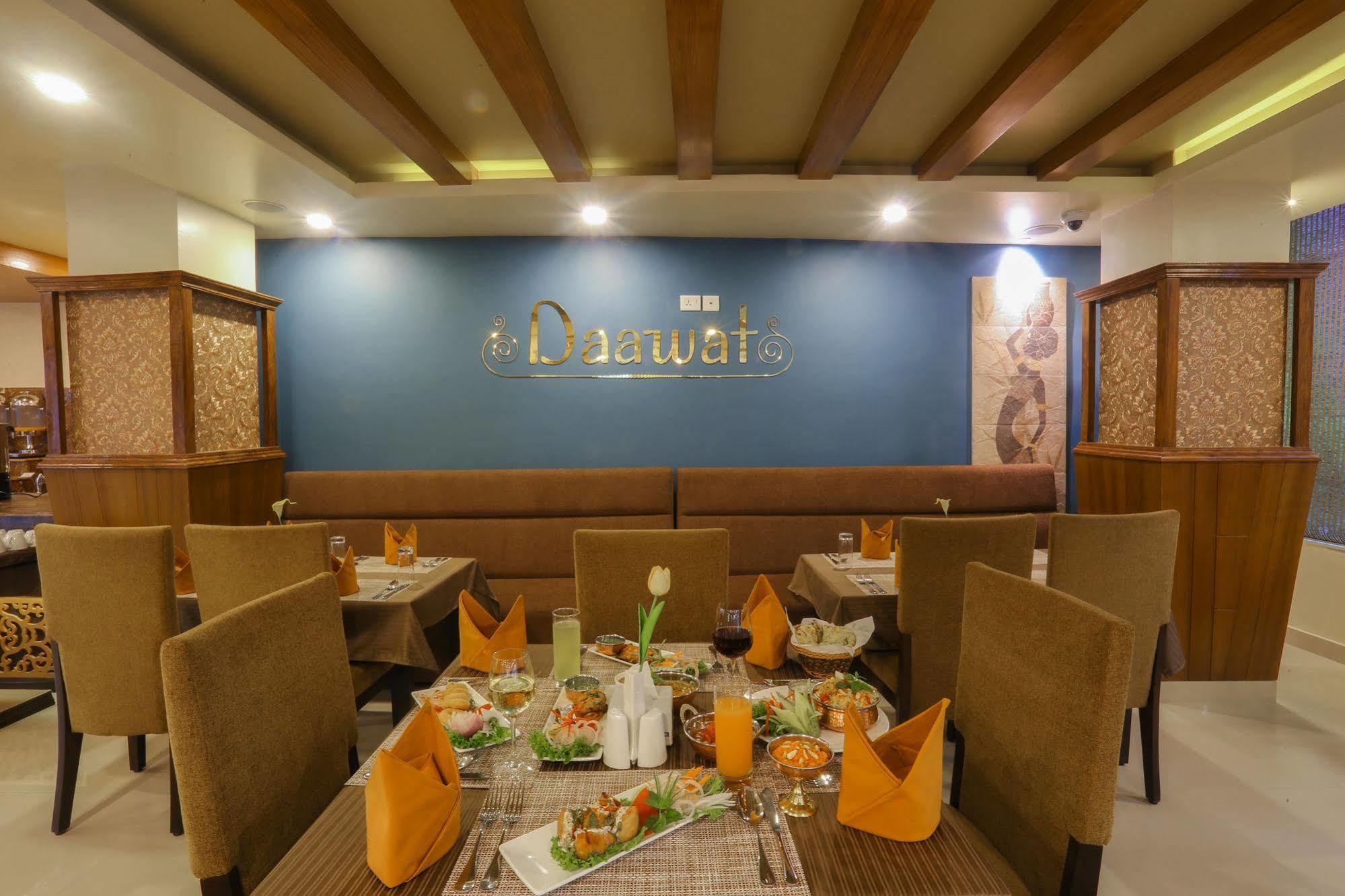Yatri Suites And Spa Kathmandu Buitenkant foto